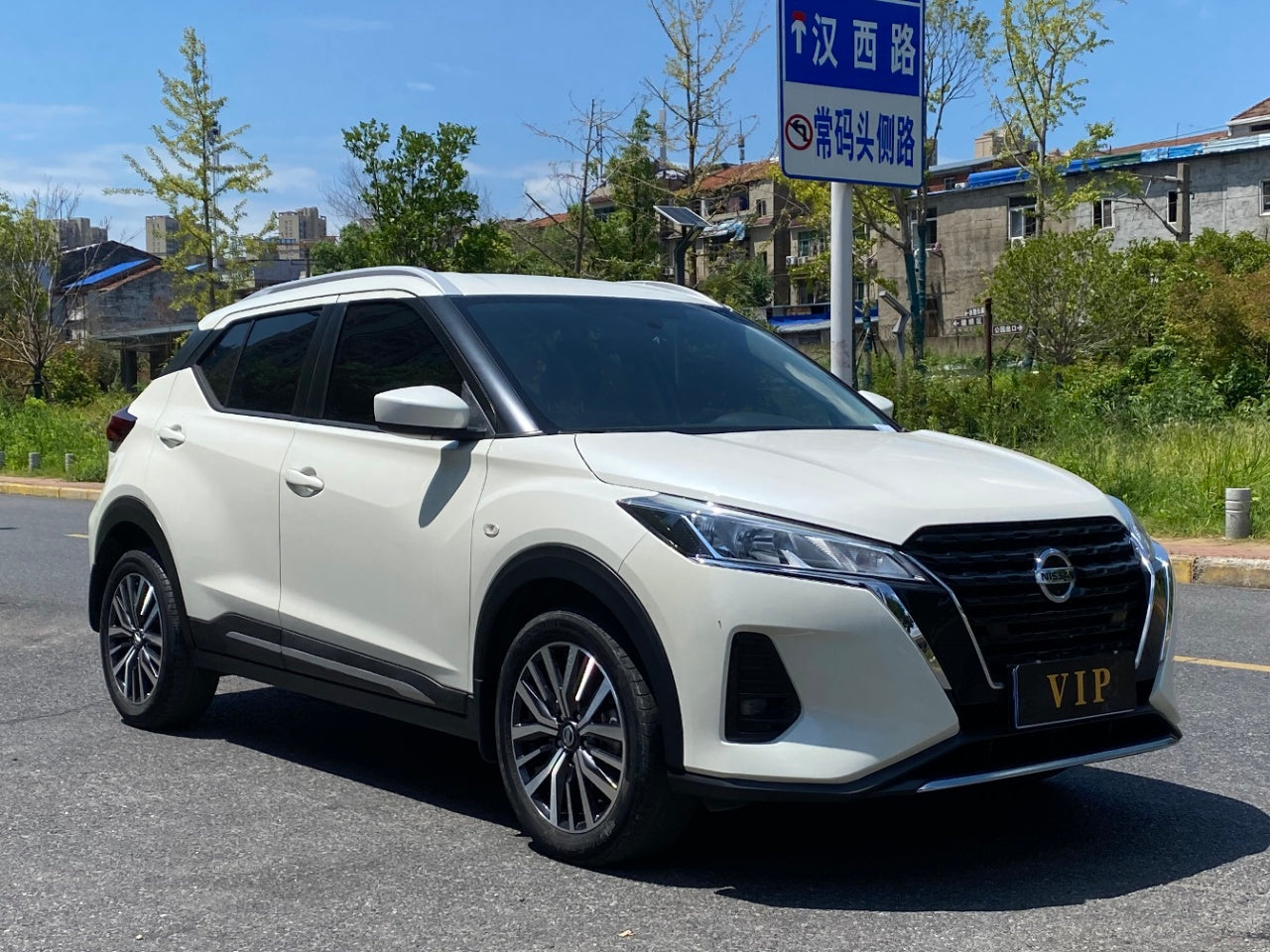 Боковой вид Nissan Kicks 2022
