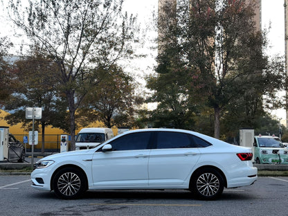 Боковой вид Volkswagen Jetta 2021