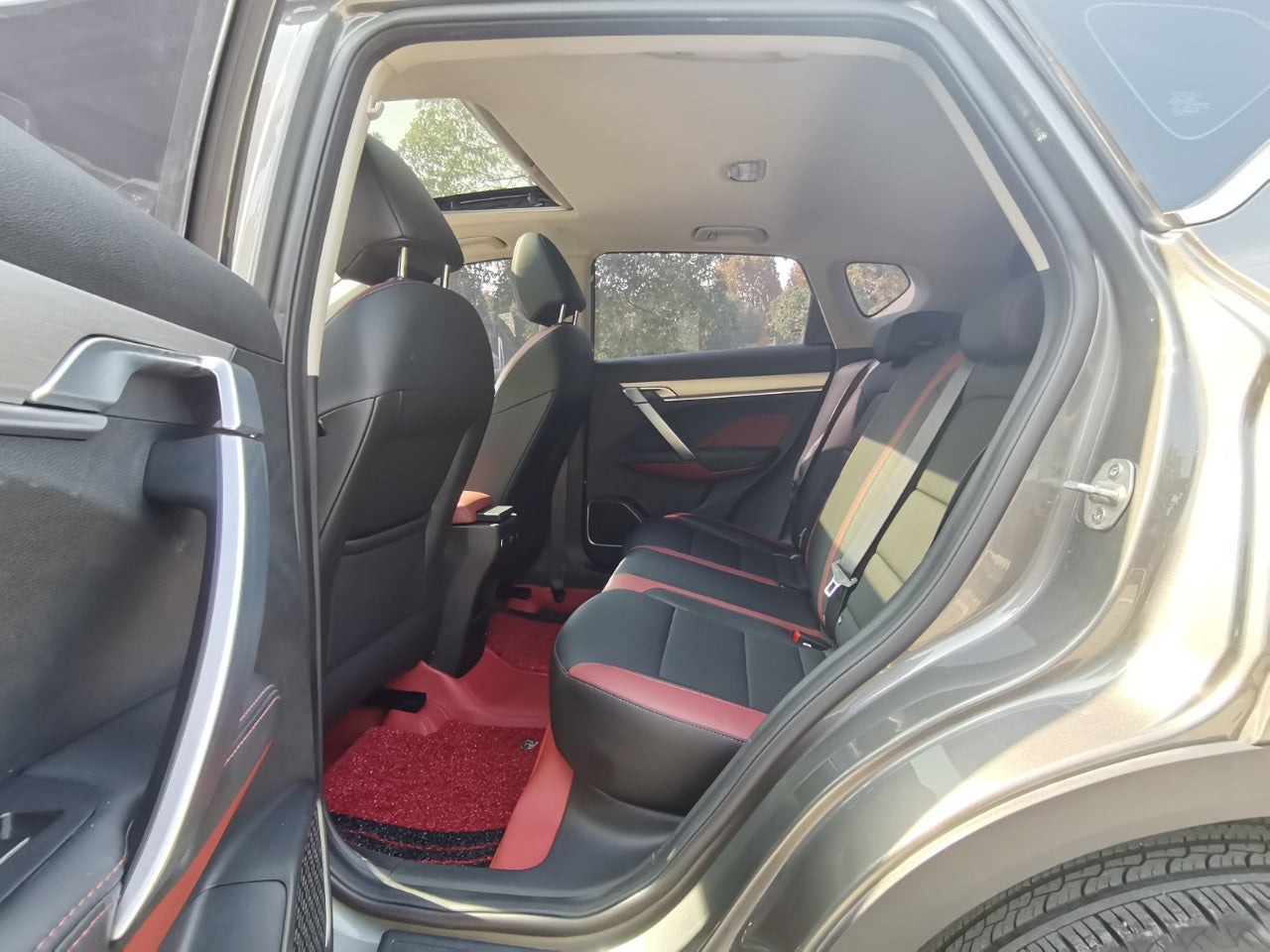 Интерьер Geely Coolray 2021