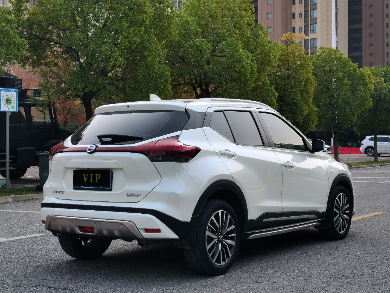Nissan Kicks 2022 боковая часть