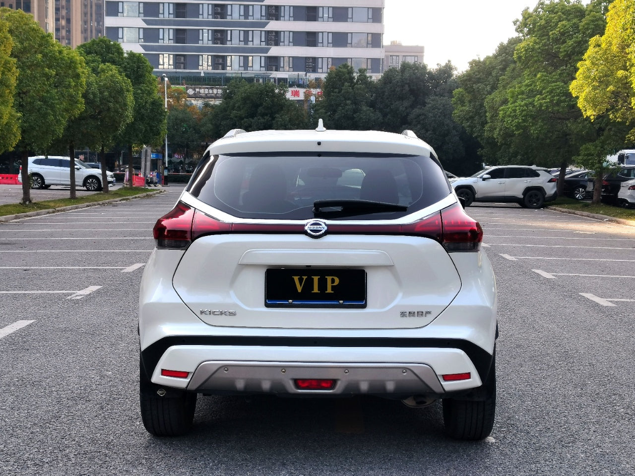 Nissan Kicks 2022 боковая часть