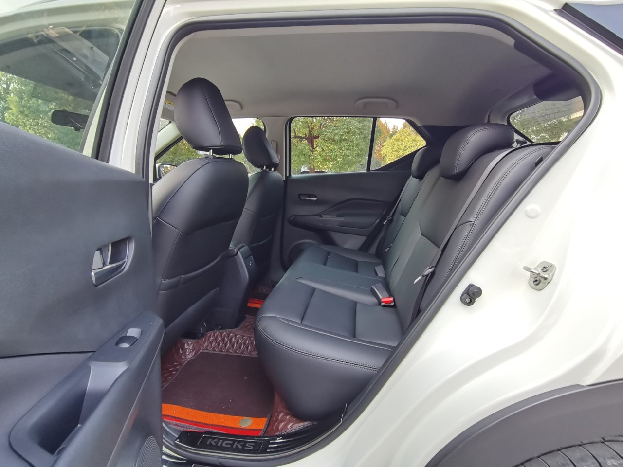 Nissan Kicks 2022 интерьер