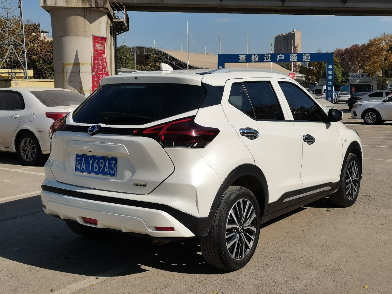 Nissan Kicks 2022 боковая часть