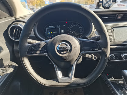 Nissan Kicks 2022 центральная консоль