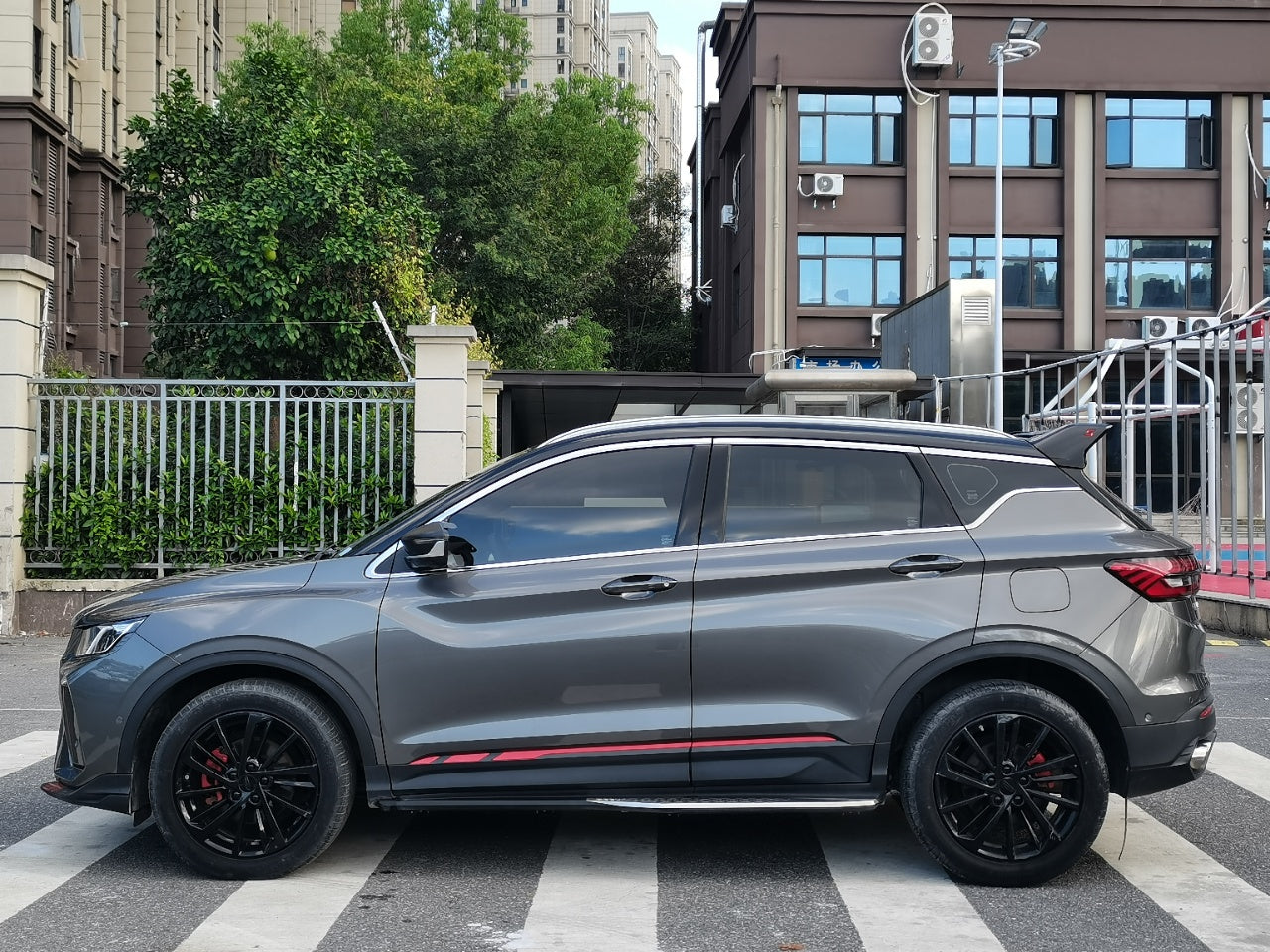 Geely Binyue 1.5TD DCT Battle 2021 года — спортивный внедорожник с турбонаддувом